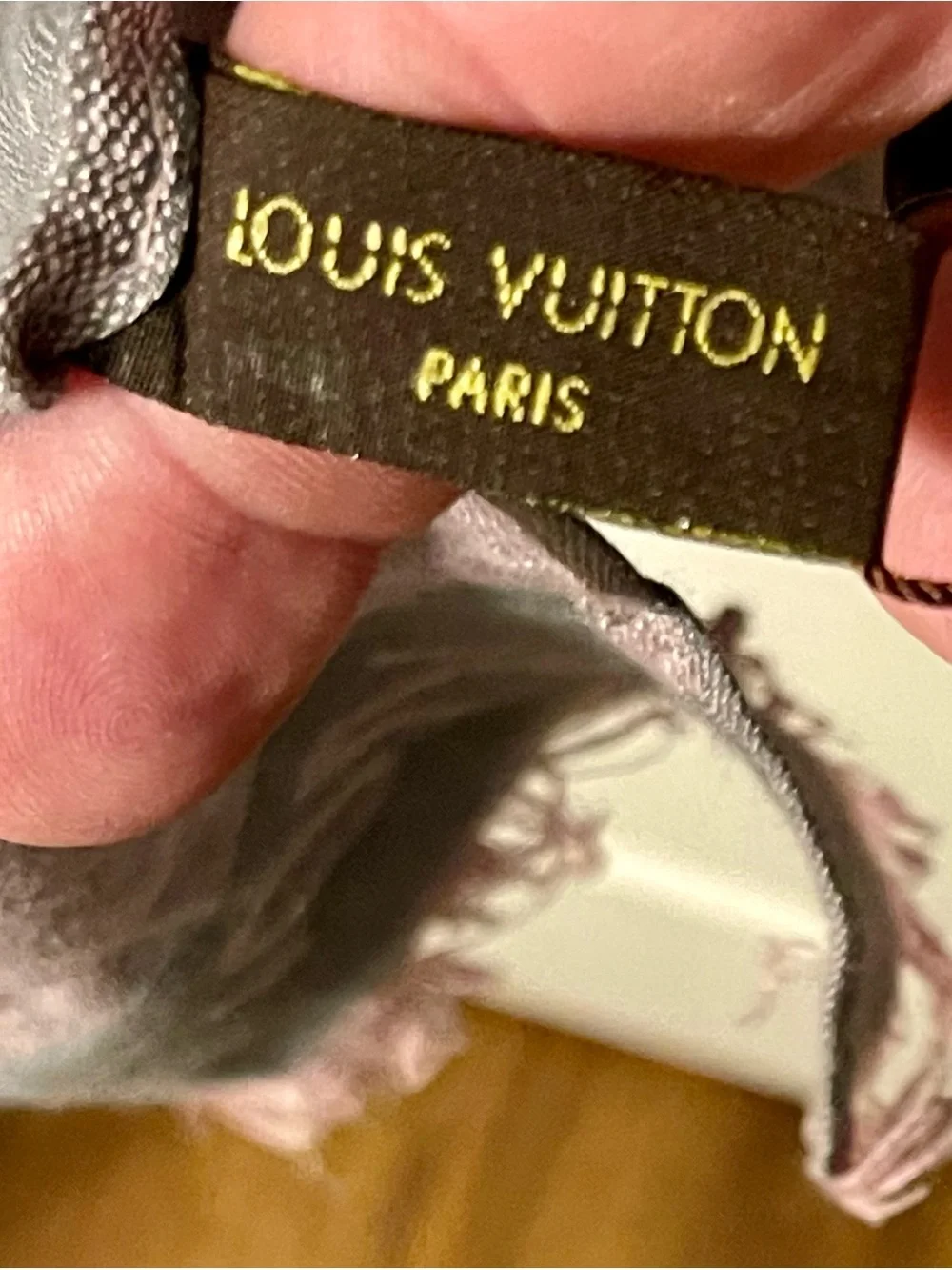 Louis Vuitton Monogram Reykjavik Reversible Shawl Scarf Pink & Grey LV Paris